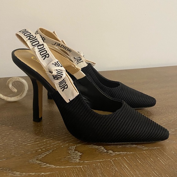 Beautiful woman hills, size 37 - Picture 1 of 3